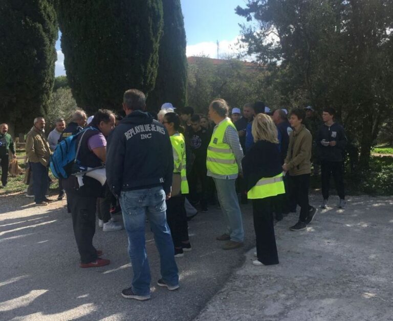 Η Πολιτική Προστασία του Δήμου Αμαρουσίου μαζί με μαθητές γυμνασίων έκαναν περιβαλλοντικό περίπατο στο Δάσος Συγγρού