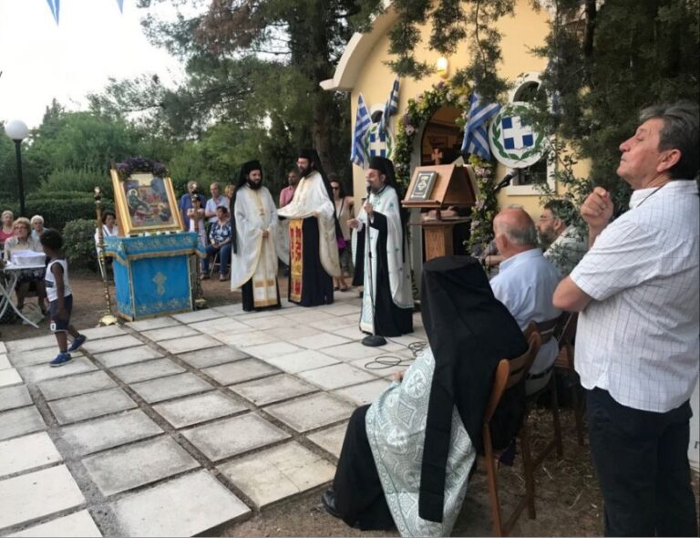 Πλήθος πιστών στο Γενέθλιο του Αγίου Ιωάννη του Προδρόμου στο ομώνυμο παρεκκλήσιο στην περιοχή του ΚΑΤ
