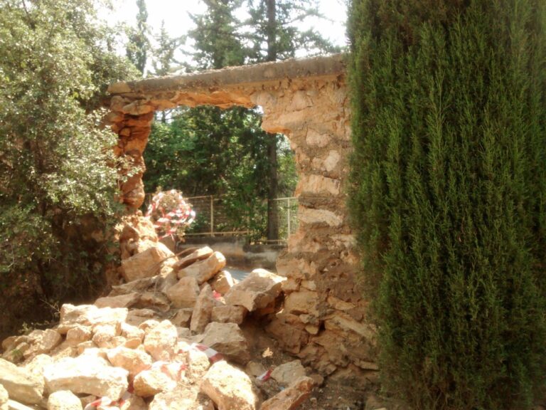 Αποκαταστάθηκε η ζημιά στο τοίχος περίφραξης του Κτήματος Συγγρού που είχε προκαλέσει ο σεισμός
