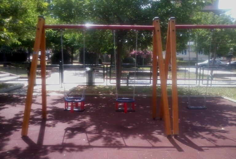 Συντηρημένο και ασφαλές το σύνολο των παιδικών χαρών που λειτουργούν στον Δήμο Αμαρουσίου