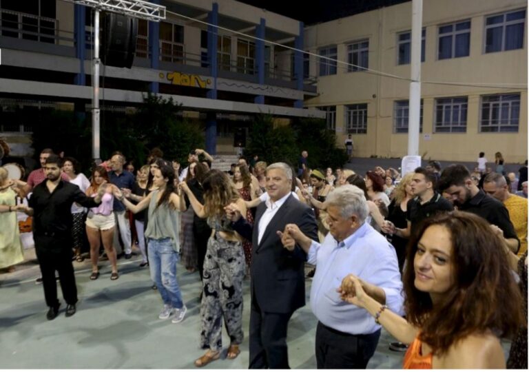 Στο παραδοσιακό Κρητικό γλέντι του Συλλόγου Κρητών Αμαρουσίου «Ο Κρηταγενής Ζευς» ο Γ. Πατούλης