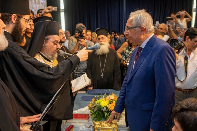 Ορκίστηκε ο νέος Δήμαρχος Αμαρουσίου Θεόδωρος Αμπατζόγλου και το νέο δημοτικό συμβούλιο (Φωτογραφίες)
