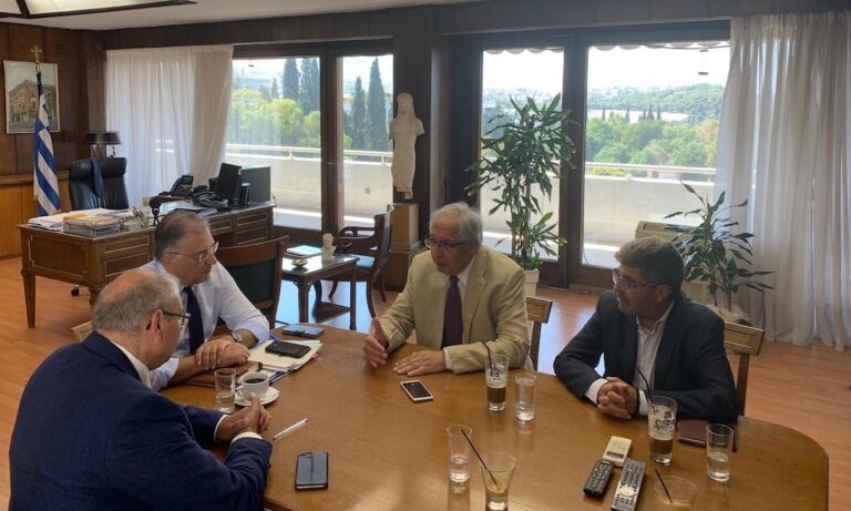 Συνάντηση του νέου Δημάρχου Αμαρουσίου Θεόδωρου Αμπατζόγλου με τον Υπουργό Εσωτερικών Τάκη Θεοδωρικάκο