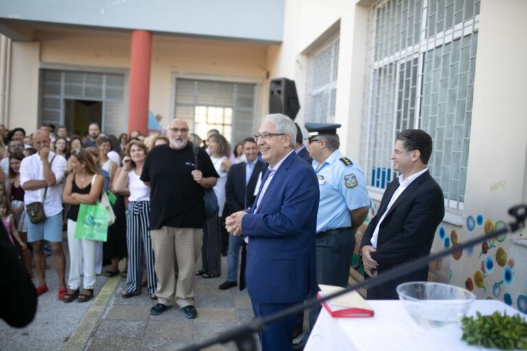 Σύσσωμη η Δημοτική Αρχή Αμαρουσίου στον αγιασμό των Σχολείων του Δήμου μας