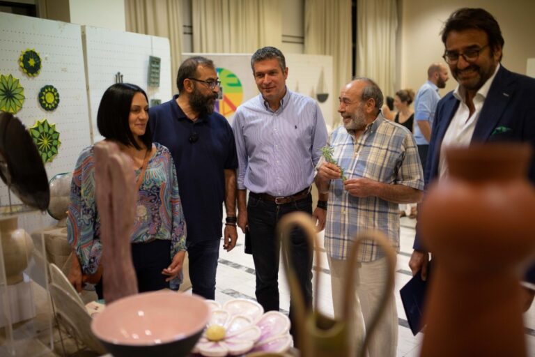 Μήνυμα στήριξης της καλλιτεχνικής δημιουργίας στο Μαρούσι κατά τα εγκαίνια της Έκθεσης Κεραμικής των Τμημάτων του Κέντρου Τέχνης και Πολιτισμού του Δήμου
