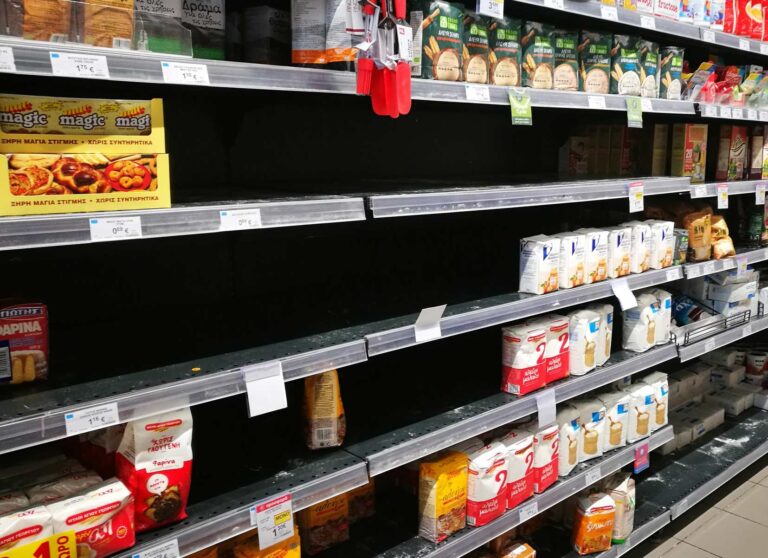 Χρειάζεται ψυχραιμία! Μαρουσιώτες αδειάζουν τα ράφια των Σούπερ Μάρκετ
