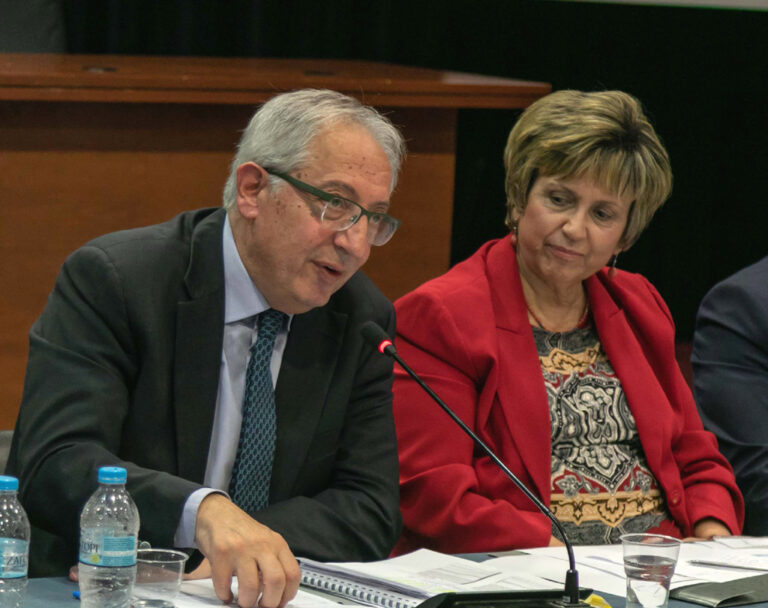 Ευχετήρια επιστολή προς την εκπαιδευτική κοινότητα της Πρωτοβάθμιας Εκπαίδευσης Αμαρουσίου από Θ. Αμπατζόγλου και Ε. Βλάχου