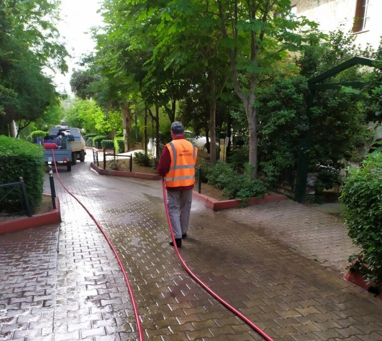 Εργασίες καθαριότητας και συντήρησης πρασίνου στην περιοχή των Αγίων Αναργύρων και του κέντρου Αμαρουσίου