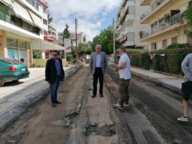 Αυτοψία  Θ. Αμπατζόγλου στα έργα ασφαλτόστρωσης επί των οδών Αγίας Ελεούσης και Κονίτσης