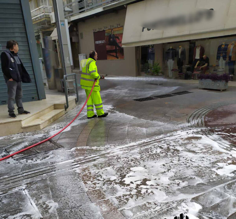 Εκτεταμένες εργασίες συντήρησης πρασίνου και καθαρισμού στο κέντρο και σε γειτονιές του Αμαρουσίου