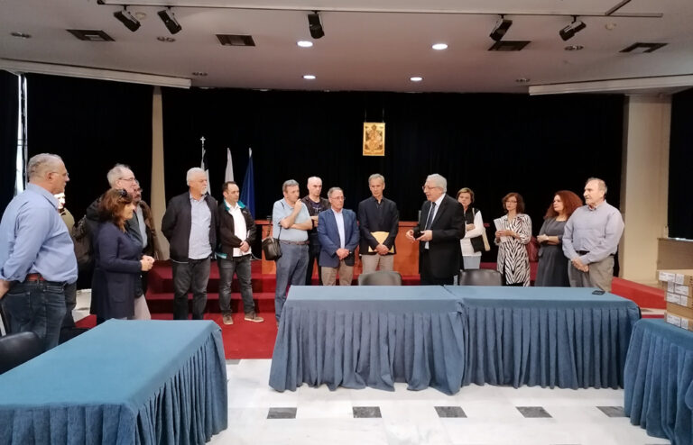 Παράδοση φορητών υπολογιστών στους Διευθυντές των Σχολείων δευτεροβάθμιας εκπαίδευσης του Δήμου Αμαρουσίου
