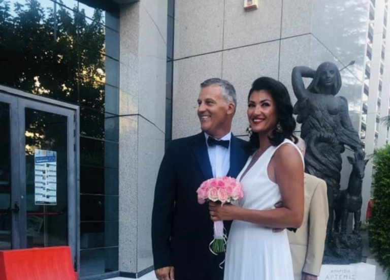 Παντρεύτηκε την αγαπημένη του Δώρα, ο Τόμης Σχινάς