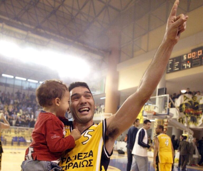 Ο μικρός Αλέξανδρος Νικολαΐδης, στα βήματα του πατέρα του Σωτήρη