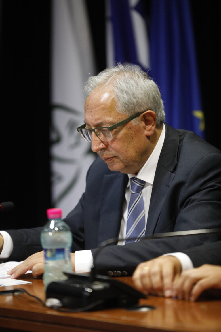 Απάντηση Αμπατζόγλου σε Βελόπουλο για την αγορά «τούρκικων» λεωφορείων