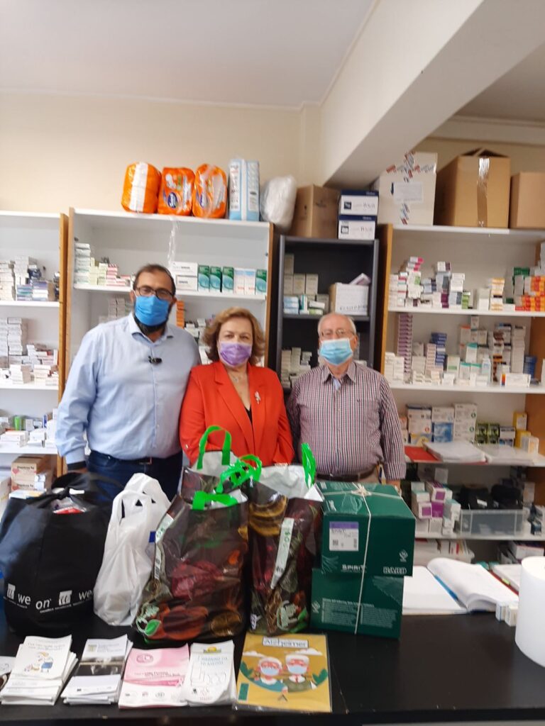 Σημαντική ποσότητα υγειονομικού υλικού και φαρμάκων παρέδωσε αντιπροσωπεία της Τοπικής Οργάνωσης Ν.Δ. Αμαρουσίου στο Κοινωνικό Φαρμακείο Αμαρουσίου