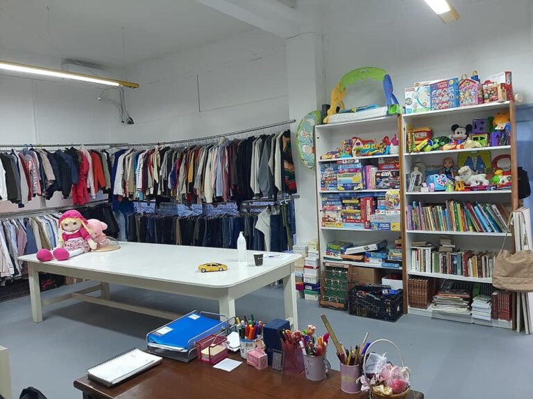 Ο πρόεδρος ΟΚΟΙΠΑΔΑ, Πέτρος Κόνιαρης, παρουσίασε την ανακαινισμένη ιματιοθήκη