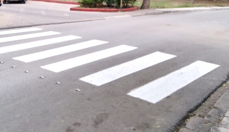 Ανανεώθηκαν οι διαγραμμίσεις διαβάσεων πεζών στην περιοχή του Αγίου Νικολάου