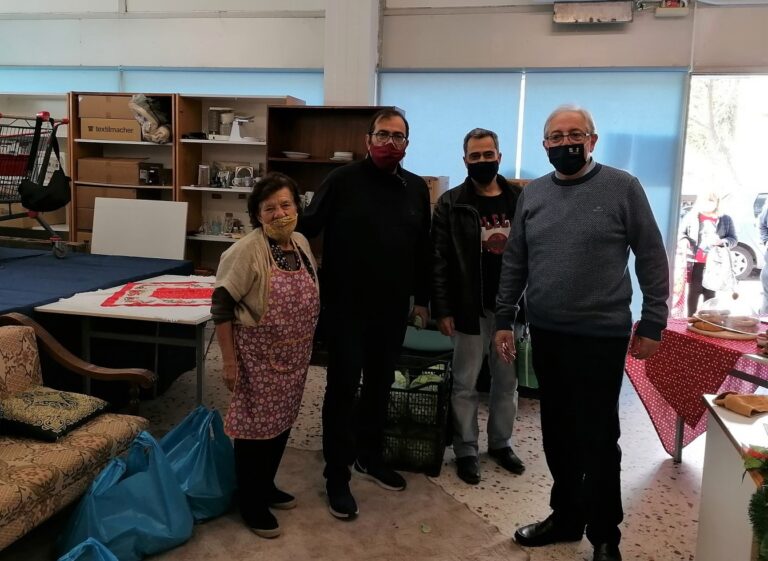 Επίσκεψη Αμπατζόγλου στο Κοινωνικό Παντοπωλείο του Δήμου