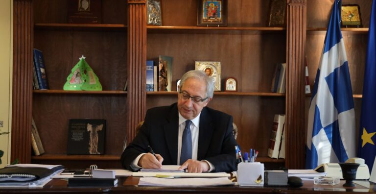 Μήνυμα Αμπατζόγλου προς τους εξεταζόμενους μαθητές των πανελλαδικών εξετάσεων