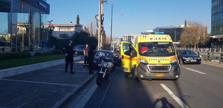 Γυναίκα γέννησε στη Λεωφόρο Κηφισίας – Βοήθησαν άνδρες της Αστυνομίας και της Πυροσβεστικής