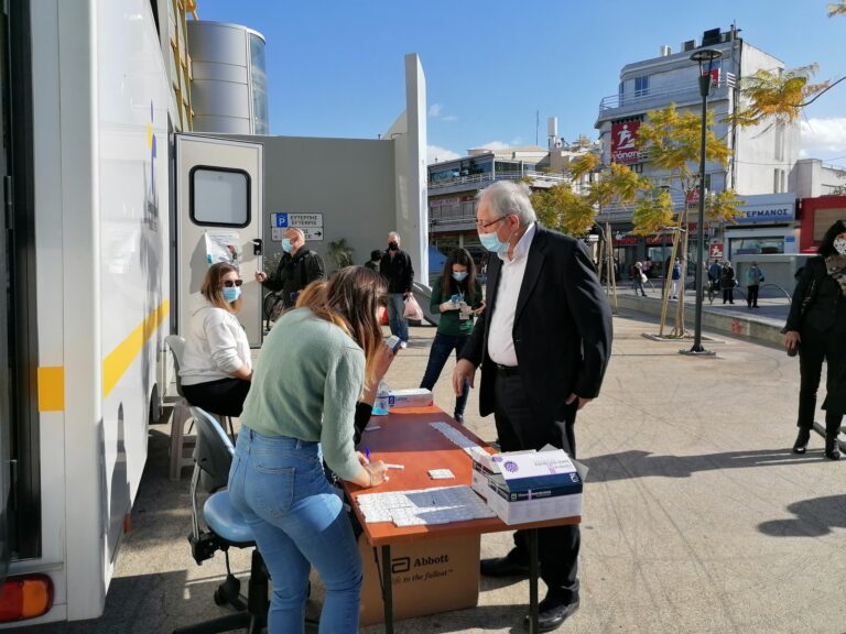 Συνεχίζεται η διαδικασία των δωρεάν rapid test όλο τον Απρίλιο στην πλατεία του ΗΣΑΠ