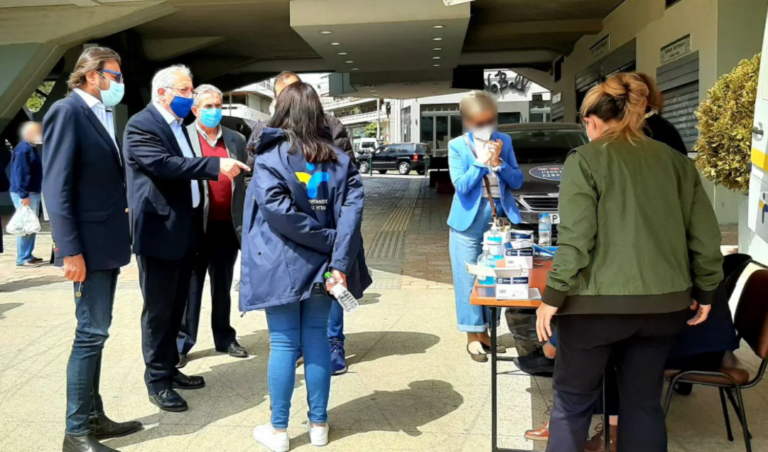 2η ημέρα των δωρεάν τεστ ταχείας ανίχνευσης covid-19 από τον ΕΟΔΥ και τον Δήμο