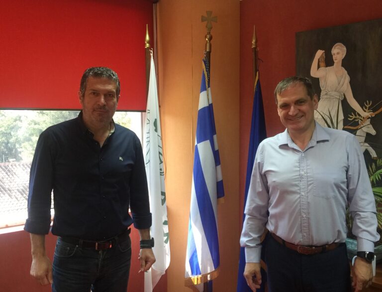 Συνάντηση του Προέδρου της Κοινωφελούς Επιχείρησης του Δήμου Αμαρουσίου (ΚΕΔΑ) Νίκου Πέππα με τον Αντιδήμαρχο Πολιτισμού του Δήμου Ιλίου Γιώργο Φραγκάκη.