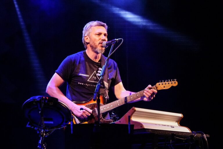 Ο Αλκίνοος Ιωαννίδης μάγεψε το κοινό στο Αίθριο Θέατρο στο Μαρούσι