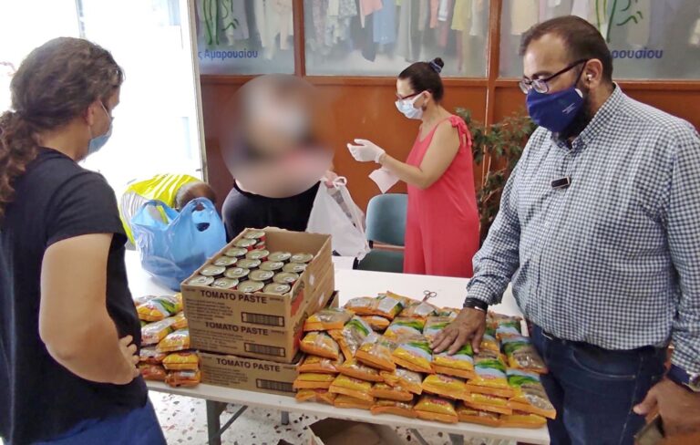 Διανομή ειδών Παντοπωλείου στο Δήμο Αμαρουσίου προς τους ωφελούμενους του προγράμματος ΤΕΒΑ