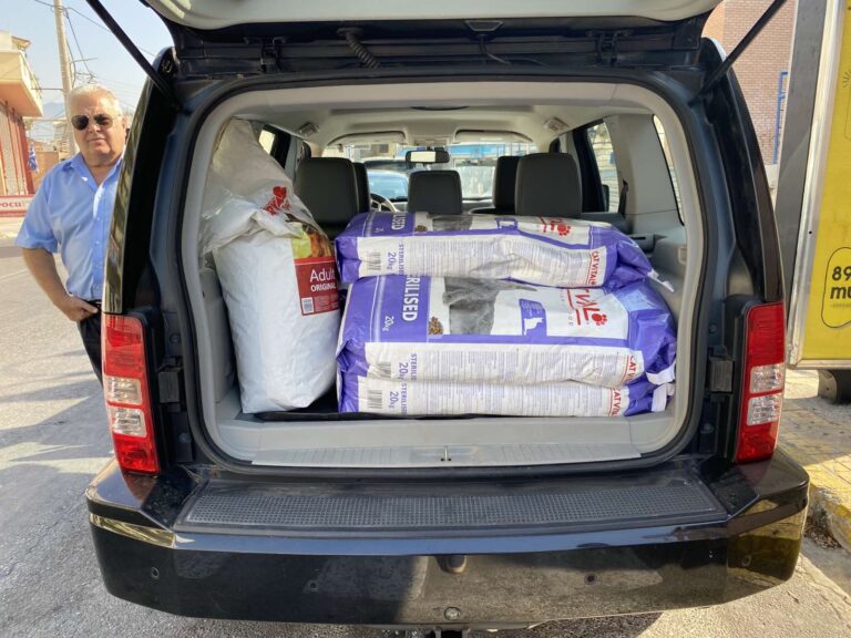 Αποστολή τροφής από τον Δήμο Αμαρουσίου για τα αδέσποτα ζώα του Δήμου Αχαρνών