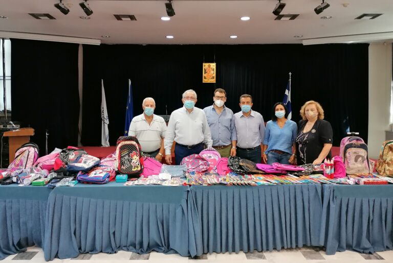 Περισσότερες από 90 κούτες με σχολικά είδη για οικογένειες με οικονομικές δυσκολίες