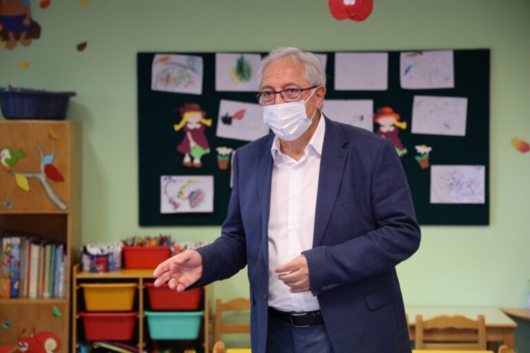 Επίσκεψη Αμπατζόγλου στους παιδικούς και βρεφονηπιακούς σταθμούς της πόλης