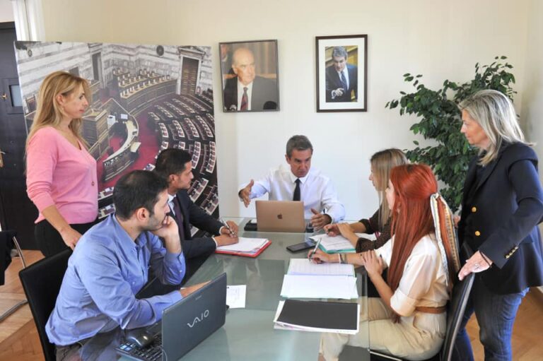 Μαρουσιώτικος αέρας στην επικοινωνιακή ομάδα Λοβέρδου