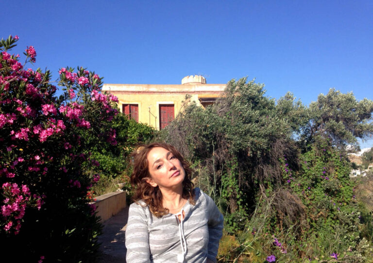 Συγχαρητήρια του συλλόγου Αθμονέων στην Μαρουσσιώτισσα καλλιτέχνιδα Λυδία Βενιέρη