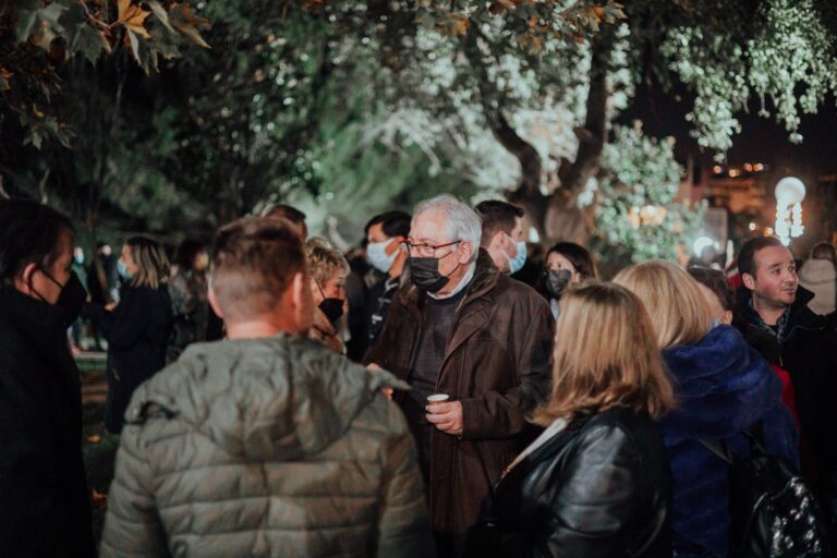 Ο Δήμαρχος Αμαρουσίου Θ. Αμπατζόγλου φωταγώγησε το Χριστουγεννιάτικο Δέντρο στην Πλατεία Ψαλιδίου