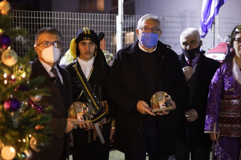 Φωταγώγηση του Δέντρου του Συλλόγου Ποντίων Αμαρουσίου «Νίκος Καπετανίδης»