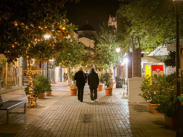 Το Μαρούσι φόρεσε τα γιορτινά του για τα Χριστούγεννα