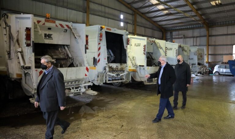 H υπηρεσία πλυσίματος και απολύμανσης των κάδων απορριμμάτων στο Δήμο Αμαρουσίου