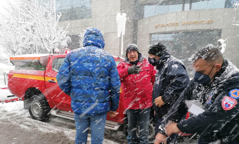 Οδηγίες στους κατοίκους για τη διαχείριση απορριμμάτων και την υποχρεωτική χρήση αντιολισθητικών αλυσίδων