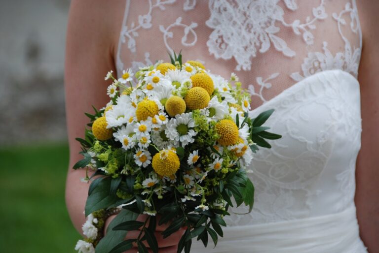 Κορωνο-γάμος στο Μαρούσι με νύφη θετική στον ιό – Τουλάχιστον 40 κρούσματα από το γλέντι