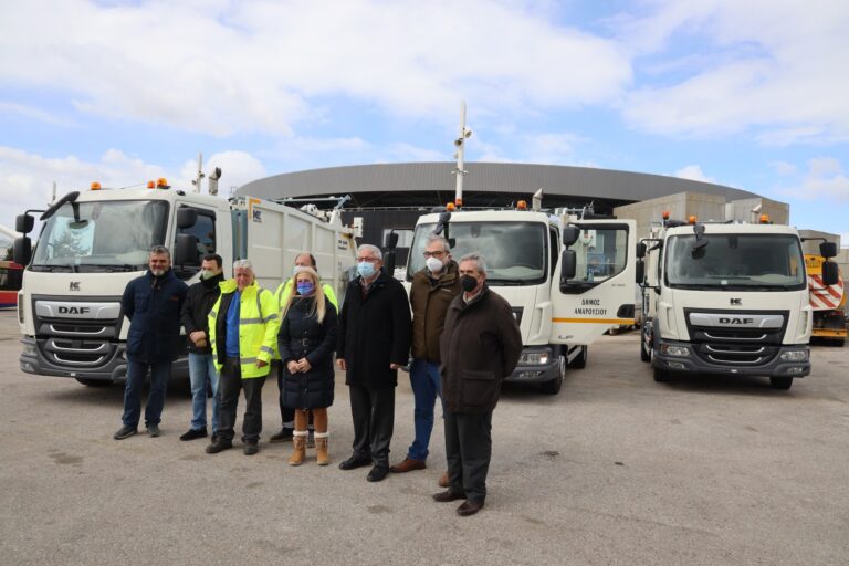 5 νέα σύγχρονα απορριμματοφόρα ρίχνονται στη μάχη για την καθαριότητα και το περιβάλλον