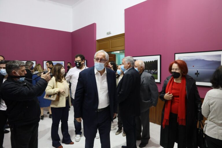 Έκθεση Φωτογραφίας, με θέμα «Απέναντι ή Δίπλα, της οικογένειας Σοφικίτη στην Ολυμπιακή Δημοτική Πινακοθήκη «Σπύρος Λούης»