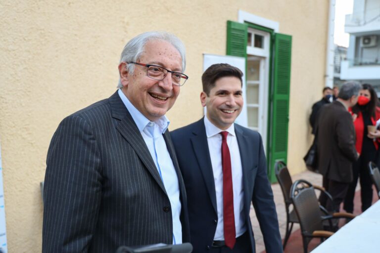 Δήμαρχος και Δημοτικοί Σύμβουλοι της πόλης στη παρουσίαση του βιβλίου του Δημοσιουγράφου Κώστα Λασκαράτου