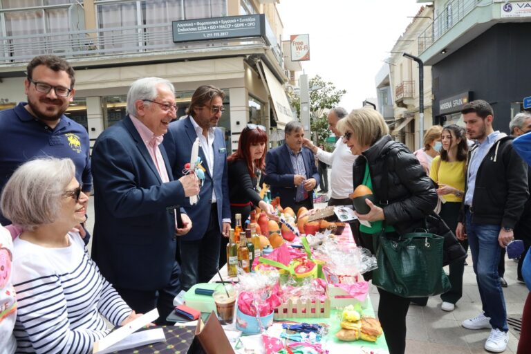 Επίσκεψη του Δημάρχου Αμαρουσίου Θεόδωρου Αμπατζόγλου στο Εμπορικό Κέντρο της πόλης το Σάββατο του Λαζάρου