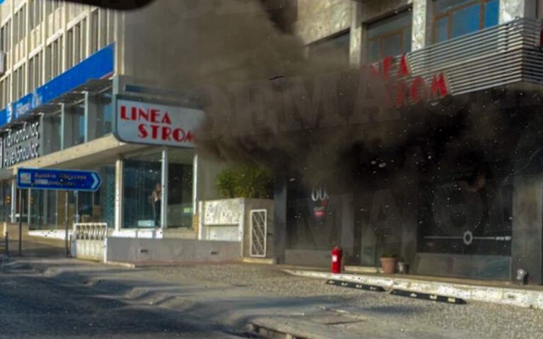 Φωτιά σε εξέλιξη σε ισόγειο κατάστημα στην Κηφισίας – Στο σημείο 16 πυροσβέστες με 6 οχήματα