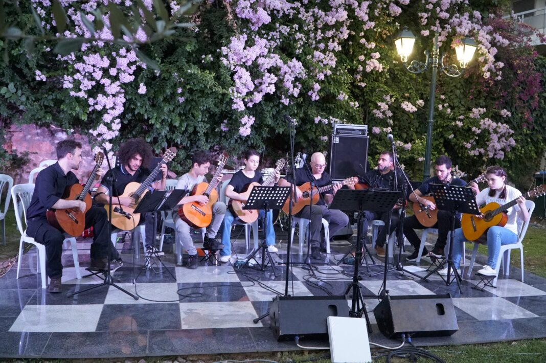 Μάνος Λοΐζος