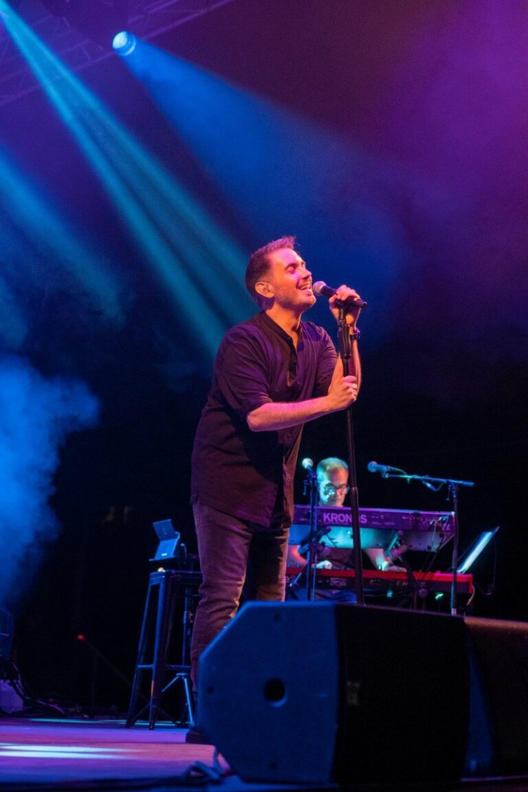 Μια μαγευτική βραδιά παρέα με τον Μιχάλη Χατζηγιάννη