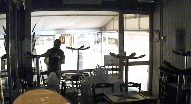 Μπαράζ ληστειών σε καταστήματα στο κέντρο του Αμαρουσίου! Αρπάζουν συσκευές, χρήματα και φεύγουν…