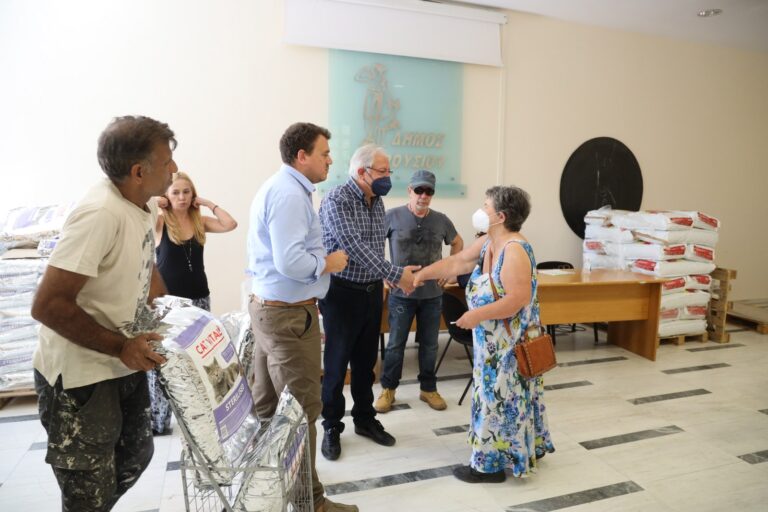 2,5 τόνοι ζωοτροφών διανεμήθηκαν από το Δήμο Αμαρουσίου για τα αδέσποτα ζώα της πόλης