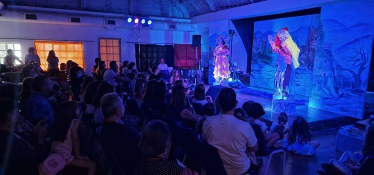 Στιγμές γέλιου και χαράς για τα Μαρουσιωτάκια στις φθινοπωρινές βραδιές κινηματογράφου και θεάτρου